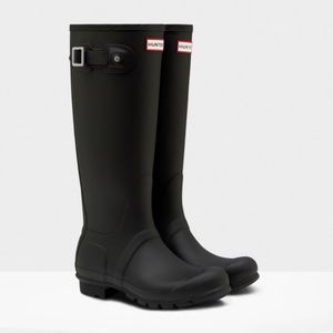 Black Hunter rain boots!